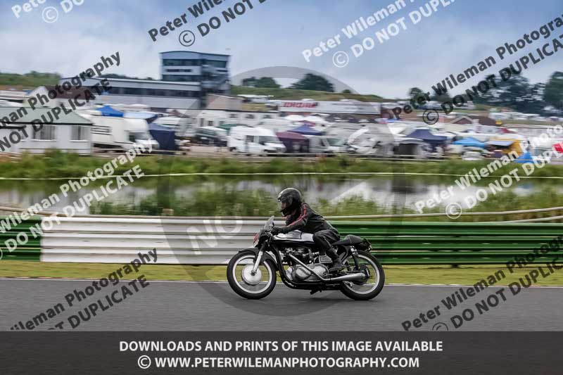 Vintage motorcycle club;eventdigitalimages;mallory park;mallory park trackday photographs;no limits trackdays;peter wileman photography;trackday digital images;trackday photos;vmcc festival 1000 bikes photographs